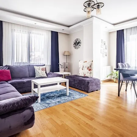 Flat In Maltepe With Balcony Near Shopping Malls