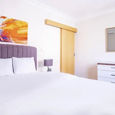 Flat In Maltepe With Balcony Near Shopping Malls *