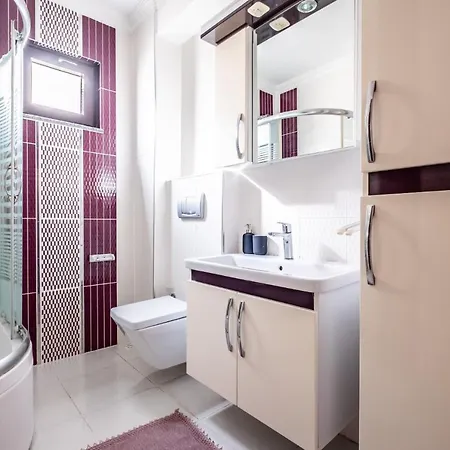 Flat In Maltepe With Balcony Near Shopping Malls *